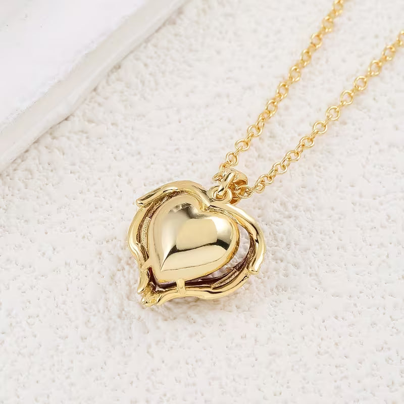 Engel Umarmung Rubin Herz-Halskette | Gold