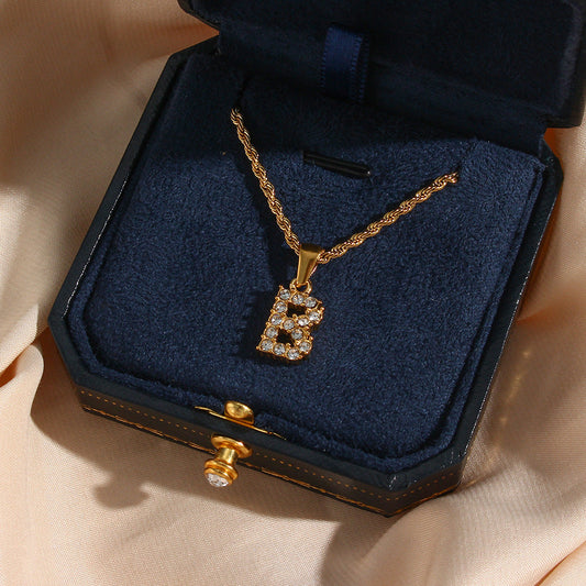 Maeve Buchstabeninitiale Diamant-Halskette
